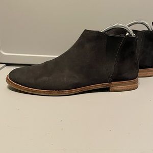 Sperry suede black ankle boots size 8.5 women’s pull on boot.